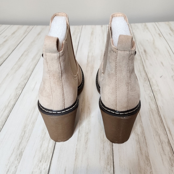 NIB Corkys Tan Booties - Picture 6 of 9